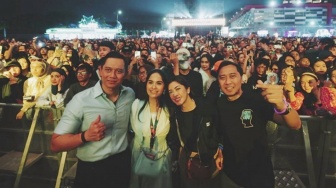 Gaya Modis Annisa Pohan & Aliya Rajasa Nonton Ayah Mertua di Pestapora 2024: Ada yang Bawa Tas Seharga Mobil