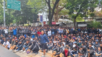 Breakingnews! Ribuan Bobotoh Demo di Graha Persib, Ada Apa?