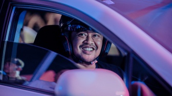 Bobby Nasution Unjuk Kebolehan Adu Kecepatan dengan Putra Ijeck di The Night Race Show