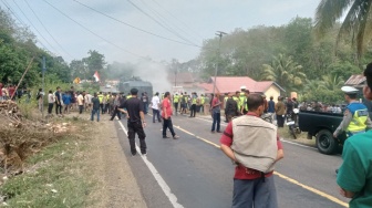 Warga Empat Lawang Demo Tolak Pilkada Satu Paslon, Tuntut KPU Netral dan Adil