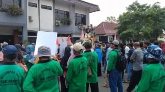 Hari Tani Nasional di Karanganyar Disambut Aksi Demo Petani dan Mahasiswa, Ini Tuntutannya