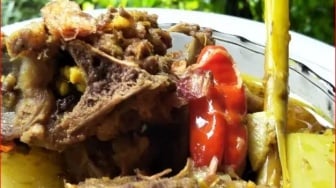 Resep Rahasia Kuah Balung Babi: Sajian Istimewa di Hari Raya Galungan