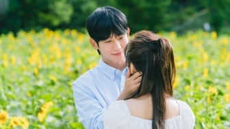 Buktikan Vokalnya, Jung Hae In akan Membawakan OST Drama Love Next Door