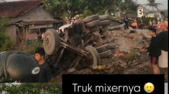 Kereta Api Taksaka Tabrak Truk Mixer di Jalan Sedayu, Pos Palang Pintu Hancur Lebur