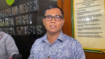 Haji Faisal Tertawa Farhat Abbas Ingin Laporkan Fuji: Orang Merasa Hebat Tuh Kadang-kadang....