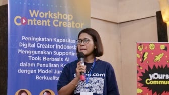 Akademisi dari Universitas Atmajaya Yogyakarta Olivia Lewi Pramesti memberi pemaparan saat workshop content creator di Kota Bandung, Jawa Barat, Kamis (26/9/2024). [Foto dok. Suara.com]