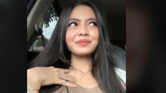 Diterpa Isu Miring, Clara Wirianda Pamerkan Gaya Centil dengan Nyanyikan Lagu Bruno Mars dalam Kabin Mobil