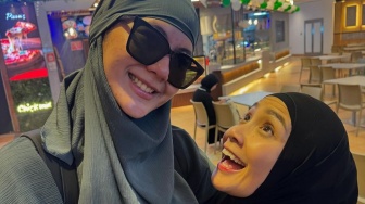 Paula Verhoeven dan Nagita Slavina Foto Akrab di Tanah Suci, Tepis Isu Miring