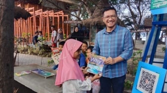 Dorong Minat Baca Anak, PNM Resmikan Sudut Literasi di Pantai Bansring Banyuwangi