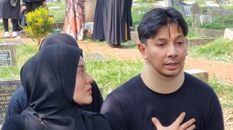 Waty Siregar Bertahan 15 Tahun Melawan Kanker, Sonny Septian: Mama Panjang Umur, Tapi Kesakitan