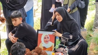 Cerita Elma Theana Mimpi Meninggal Dunia Sejam Sebelum Ibunya Wafat