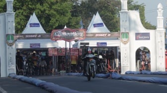 Pebalap Sragen Dani Dongkel Juara Umum Golden Boy Drag Bike Piala Walikota Surakarta