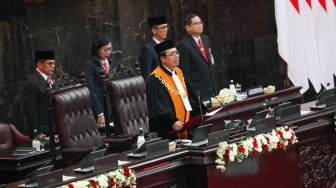 Ketua Mahkamah Agung (MA) Syarifuddin memimpin pelantikan anggota DPR, DPD, dan MPR masa bakti 2024-2029 di Gedung Nusantara, Kompleks Parlemen, Senayan, Jakarta, Selasa (1/10/2024). [Suara.com/Alfian Winanto]