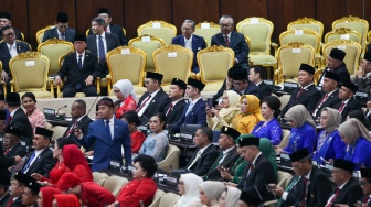 Sejumlah anggota DPR, DPD, dan MPR saat upacara pelantikan di Gedung Nusantara, Kompleks Parlemen, Senayan, Jakarta, Selasa (1/10/2024). [Suara.com/Alfian Winanto]