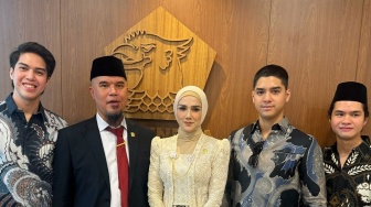 Unggah Momen Pelantikan Ahmad Dhani dan Mulan Jameela, Ucapan Al Ghazali Disorot: Buat Ayah Doang?