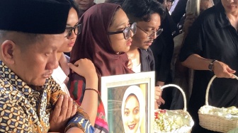 Marissa Haque Meninggal, Chiki Fawzi: Tolong Prioritasin Ibu Kalian, Jangan Kayak Saya