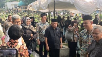 Menteri PUPR Ikut Antar Marissa Haque ke Peristirahatan Terakhir: Saya Sering Main Bareng Ikang