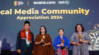 Parade Foto Penerima Award Local Media Summit 2024