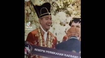 Video Lawas Kaesang Sambut Tamu di Resepsi Pernikahan Viral, Netizen Soroti Perubahan Ekspresinya: Muka Dua!