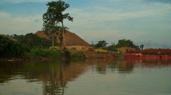 Air Keruh dan Gatal: Derita Warga Tayan Akibat Tambang Bauksit