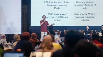 Pemateri memberikan pemaparan dalam sesi Closing Conference  di acara Local Media Summit 2024 di Hotel Sultan, Jakarta, Kamis (3/10/2024). [Suara.com/Alfian Winanto]