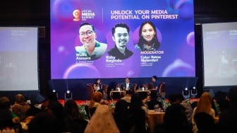 Pemateri memberikan pemaparan dalam sesi 'Talkshow - Unlock Your Media Potential on Pinterest' di acara Local Media Summit 2024 di Hotel Sultan, Jakarta, Rabu (2/10/2024). [Suara.com/Alfian Winanto]