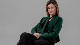 4 Ide Outfit Ngantor ala Kimberly Ryder, Bikin Penampilan Lebih Standout