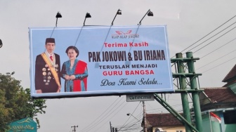 Baliho Jokowi-Iriana Bergelar "Guru Bangsa" di Solo Picu Kontroversi, Netizen Bereaksi Keras