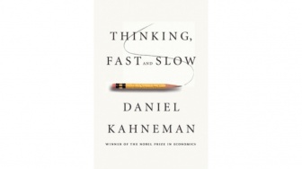 Mengatasi Kesalahan Berpikir dalam Buku Thinking, Fast, and Slow