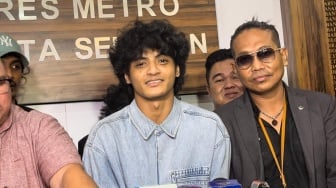 Laporkan Nikita Mirzani ke Polisi Gegara Tak Terima Dibilang Tukang Semir, Umar Badjideh: Vadel Ganteng Kan?