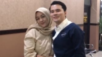 Razman Bete Dititipin Skincare buat Vadel Badjideh, Istri Muda Ajak dr Oky Foto Bareng