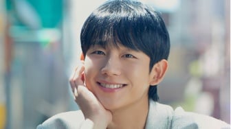 Rilis 5 Oktober, Jung Hae-in Jadi Pengisi Soundtrack di Love Next Door