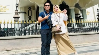 Profil Istri Gus Miftah Ning Astuti: Pernah Menderita Kanker hingga Viral Kepalanya Ditoyor Suami di Depan Umum!