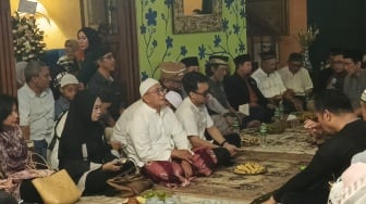 Suasana Haru di 7 Harian Marissa Haque, Ikang Fawzi Tunjukkan Ketegaran