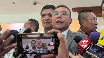 Dasco Berkelakar saat Rapat Audiensi soal Motor Listrik di DPR, Sebut Maman Golkar Bakal Jadi Menteri UMKM Era Prabowo