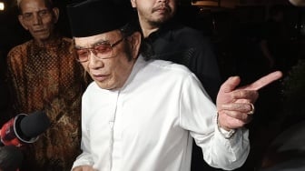 Tak Hanya Doa, Rhoma Irama Juga Beri Tausiyah dan Nyanyikan Lagu Ini di Pengajian Marissa Haque