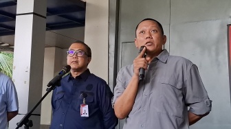 Kepergok! Petugas Cerita saat Halau Keluarga Tahanan KPK Selundupkan Miras di Botol Air Putih