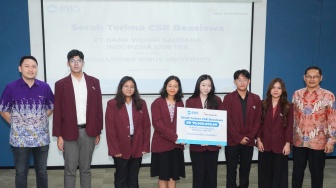 Tingkatkan Kualitas Pendidikan, Bank Woori Saudara Berikan Beasiswa Rp 70 Juta ke Siswa Berprestasi