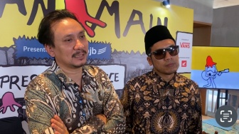 Bikin Acara Bukan Main:  Vincent dan Desta Bernostalgia Sambil Berbagi Kebahagiaan Masa Muda
