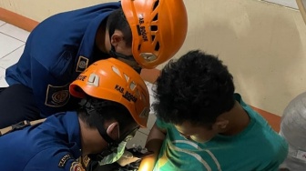 Unik! Momen Damkar Bogor Selamatkan Pemuda yang Kemaluan Terjepit Resleting Tengah Malam