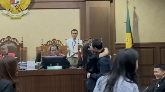 Romansa Sandra Dewi dan Harvey Moeis di Tengah Sidang Kasus Dugaan Korupsi Timah