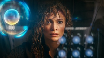 Ulasan Film Atlas, Jennifer Lopez Jadi Tentara yang Berburu Robot AI