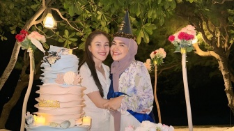 Pantas Sanggup Sewa Satu Pulau buat Umi Kalsum, Segini Honor Ayu Ting Ting Sekali Manggung