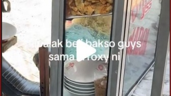 Aksi Lucu Anjing Panggil Tukang Bakso Lalu Berterima Kasih Ini Curi Perhatian Warganet