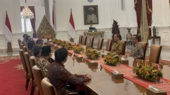 Suasana Hangat! Momen Langka Jokowi dan Pimpinan MPR Bercengkerama di Ruang Oval