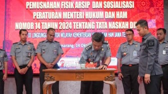 Efisiensi dan Transparansi: Kemenkumham Jateng Gelar Pemusnahan Arsip dan Sosialisasi Aturan Baru