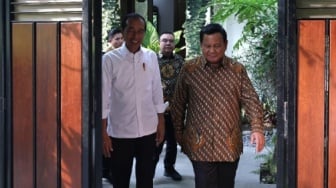 Tak Hanya Megawati, Prabowo Ternyata Suka Beri Vitamin Juga ke Jokowi