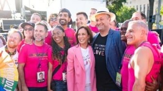 Foto Bersama Komunitas LGBT Amerika Serikat, Kamala Harris Bicara Saling Menghargai