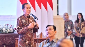 Makan Siang Penuh Haru Jokowi Bersama Kabinet Indonesia Maju, Kambing Guling Dan Rujak Jadi Saksi