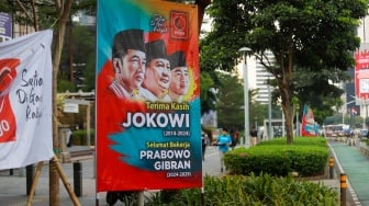 Jelang Lengser, Spanduk Terima Kasih Jokowi Bertebaran di Jalan